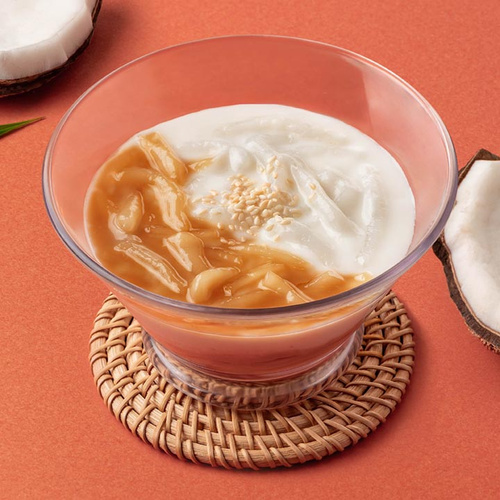 Sweet rice noodles with coconut cream